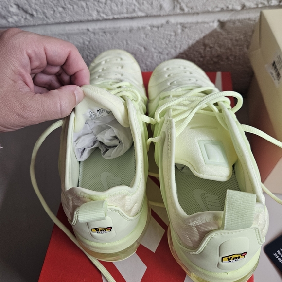 Nike Air VaporMax Plus Sneakers - Picture 7 of 7